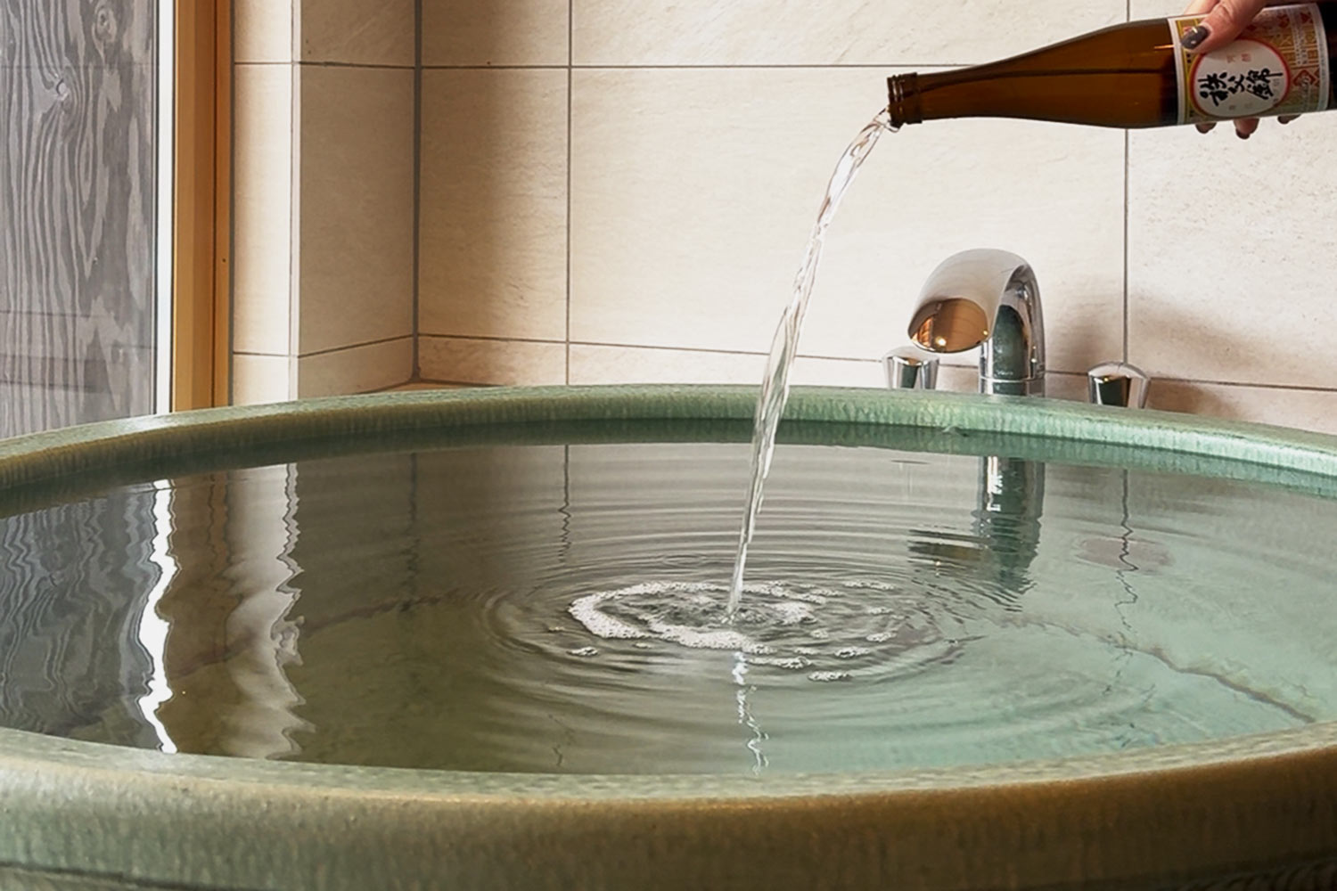 ワイン風呂・日本酒風呂をお好みで